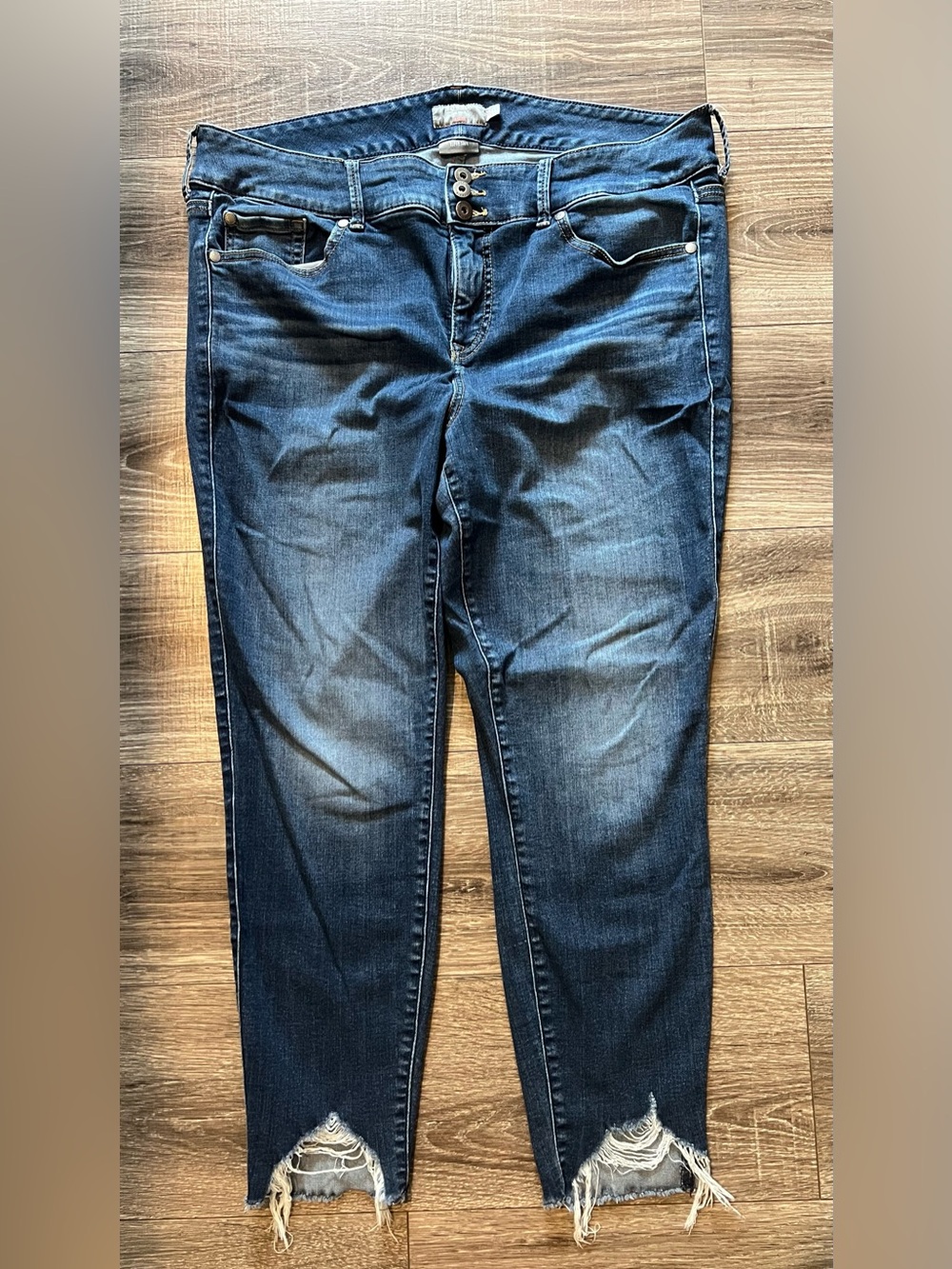 Torrid Super Soft Jegging Skinny Jeans 20R Dark Wash Distressed Raw Hem